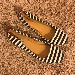 Mossimo supply co flats